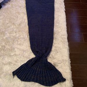 Mermaid tail knit blanket